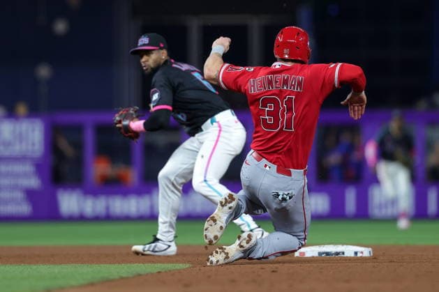 MLB, Baseball Herren, USA - Miami Marlins vs Los Angeles Angels Los Angeles Angels catcher Tyler Heineman (R) attempts to steal second base during the Major League Baseball (MLB) game between the Miami Marlins and the Los Angeles Angels in Miami, Florida, USA, 07 August 2026. MIAMI FLORIDA United States  Copyright: xCRISTOBALxHERRERA-ULASHKEVICHx