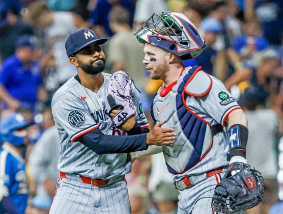Minnesota Twins relief pitcher Yoendrys Gomez (L) and Minnesota Twins catcher Ryan Jeffers (R) celebrate after the final out in the ninth inning of the MLB, Baseball Herren, USA game between the Minnesota Twins and the Milwaukee Brewers at American Family Field in Milwaukee, Wisconsin on Friday, August 7, 2026. The Twins defeated the Brewers 8-6.  MIL20260807847 TANNENxMAURY