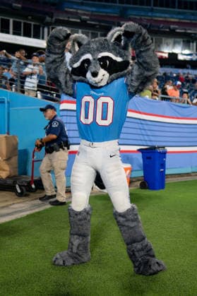 August 7, 2026, Nashville, Tennessee, USA: T-Rac, the official mascot of the Tennessee Titans, dances on the field after the Blue & White Scrimmage at Nissan Stadium. NFL, American Football Herren, USA 2026: Tennessee Titans Blue & White Scrimmage  - ZUMAh237 20260807_zsp_h237_040 Copyright: xCamdenxHallx