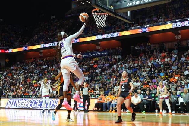 UNCASVILLE, CT - AUGUST 07: Kahleah Copper 2 of the Phoenix Mercury drives to the basket during the WNBA, Basketball Damen, USA game between Phoenix Mercury and Connecticut Sun on August 7, 2026, at Mohegan Sun Arena in Uncasville, CT. (Photo by M. Anthony Nesmith Icon Sportswire) WNBA: AUG 07 Phoenix Mercury at Connecticut Sun EDITORIAL USE ONLY Icon26080736