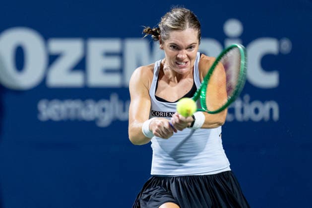 TORONTO, ON - AUGUST 07: Caty McNally of the United States returns a shot during her match at the WTA, Tennis Damen National Bank Open tournament on August 7, 2026 at Sobeys Stadium in Toronto, ON, Canada (Photo by Julian Avram Icon Sportswire) TENNIS: AUG 07 National Bank Open EDITORIAL USE ONLY Icon2608071650