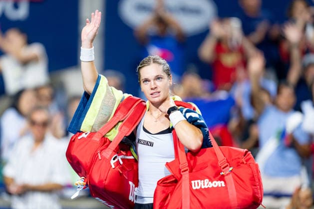 TORONTO, ON - AUGUST 07: Caty McNally of the United States leaves the court after her match at the WTA, Tennis Damen National Bank Open tournament on August 7, 2026 at Sobeys Stadium in Toronto, ON, Canada (Photo by Julian Avram Icon Sportswire) TENNIS: AUG 07 National Bank Open EDITORIAL USE ONLY Icon2608071680
