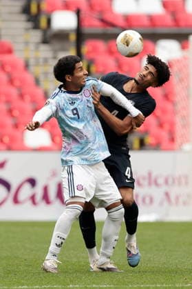 CONCACAF U-20 Championship - Costa Rica vs United States David Garro (L) of Costa Rica vies for the ball with Chris Applewhite of the United States during a semifinal match of the CONCACAF U-20 Championship between Costa Rica and the United States at Banorte Stadium in Mexico City, Mexico, 07 August 2026. Mexico City Mexico  Copyright: xJosexMendezx