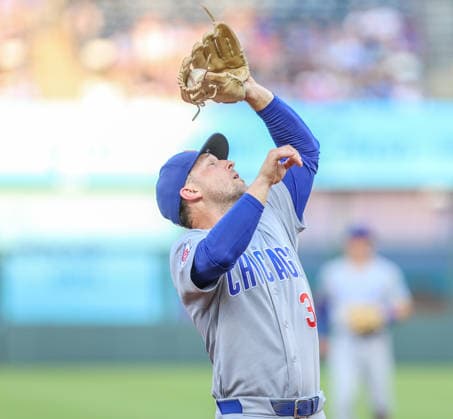 AUG 07, 2026: Chicago Cubs third baseman Alex Bregman (3) catches a pop fly against the Kansas City Royals at Kauffman Stadium Kansas City, MO. CSM MLB, Baseball Herren, USA 2026: Cubs Vs Royals August 8th  - ZUMAc04_ 20260807_zma_c04_201 Copyright: xRomanxPunox
