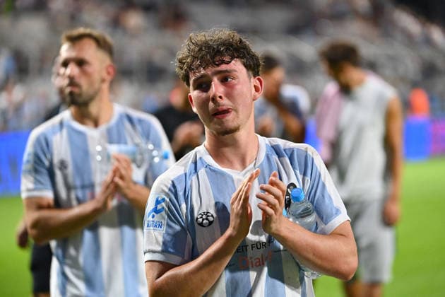 Lance FIEDLER (TSV 1860 Muenchen), Enttaeuschung,Frust,enttaeuscht, frustriert,niedergeschlagen, nach Spielende, Aktion,Einzelbild,angeschnittenes Einzelmotiv,Halbfigur,halbe Figur. Fussball Regionalliga Bayern Saison 2026 2027,26 27 3.Spieltag TSV 1860 Muenchen - FC Augsburg II 2-2 am 07.08.2026 in Muenchen GRUENWALDER STADION. *** Lance FIEDLER, TSV 1860 Munich, Disappointment, frustration, disappointed, frustrated, dejected, after the game, action, single frame, cropped close-up, half-length portrait, half-figure, soccer, Bavarian Regional League, 2026–2027 season,Matchday 26–27, Game 3: TSV 1860 Munich vs. FC Augsburg II, 2–2 on August 7, 2026, at Grünwalder Stadion in Munich
