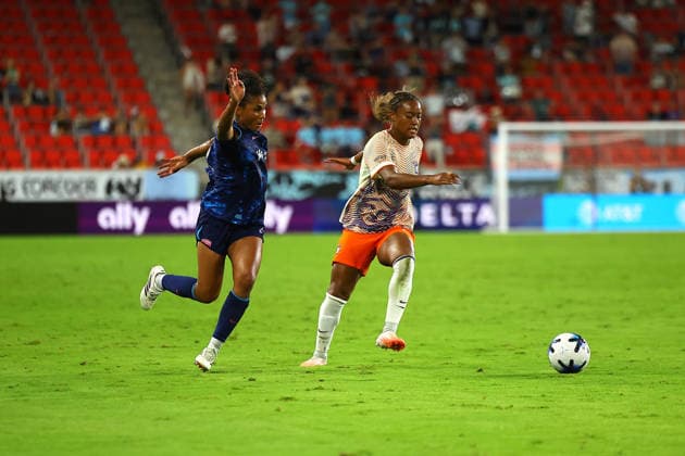 NWSL: Gotham FC Vs. San Diego Wave San Diego Wave defender Amelia Van Zanten 16 and Gotham FC midfielder Jaedyn Shaw 10 compete for position during a National Women s Soccer League match at Sports Illustrated Stadium in Harrison, New Jersey, on August 7, 2026. Harrison N.J. United States  Copyright: xGordonxDonovanx originalFilename:donovan-nwslgoth260807_npOUB.jpg