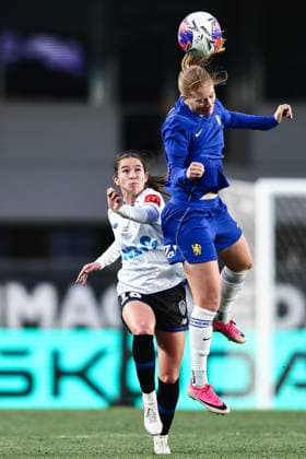 Chelsea Women v Auckland FC Women s Invitational XI Pre-Season Friendly Sjoeke Nusken of Chelsea Women beats Aniela Jensen of Auckland FC Women s Invitational XI to a header during the Pre-Season Friendly match at Eden Park, Auckland 08 08 2026 UK Newspapers OUT Copyright: xAlexxLeechx FIL-23738-0062
