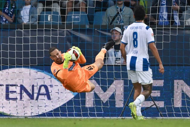 Torwart Marius Gersbeck (Hertha BSC) in Aktion 07.08.2026, Fussball 2. Bundesliga, Saison 2026 2027, 1. Spieltag, VfL Bochum - Hertha BSC 0:1 DFL regulations prohibit any use of photographs as image sequences and or quasi-video Bochum Vonovia Ruhrstadion Nordrhein Westfalen Deutschland *** Goalkeeper Marius Gersbeck of Hertha BSC in action on August 7, 2026; Soccer, 2. Bundesliga, 2026–2027 season, Matchday 1, VfL Bochum vs. Hertha BSC 0–1. DFL regulations prohibit any use of photographs as image sequences and or quasi-video. Bochum, Vonovia Ruhrstadion, North Rhine-Westphalia, Germany Team2