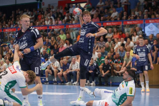 07.08.2026, xtgx, Handball Turnier, SC DHfK Leipzig - SG Flensburg-Handewitt emspor, v.l. Lasse Moller (Möller, Flensburg, 64) wirft Tor, Torschuetze, erzielt Tor, Treffer, scores the goal Lößnitz *** August 7, 2026, xtgx, Handball Tournament, SC DHfK Leipzig vs. SG Flensburg Handewitt emspor, from left: Lasse Moller Möller, Flensburg, 64, takes a shot, goal scorer, scores a goal, Lößnitz