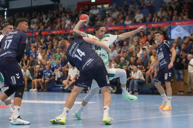 07.08.2026, xtgx, Handball Turnier, SC DHfK Leipzig - SG Flensburg-Handewitt emspor, v.l. Dean Bombac (Leipzig, 44) wirft Tor, Torschuetze, erzielt Tor, Treffer, scores the goal Lößnitz *** August 7, 2026, xtgx, Handball Tournament, SC DHfK Leipzig vs. SG Flensburg Handewitt emspor, from left: Dean Bombac (Leipzig), 44, takes a shot, goal scorer, scores a goal, Lößnitz