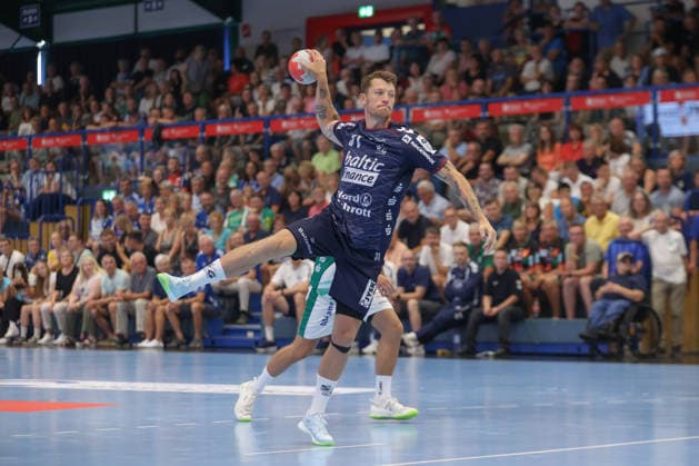 07.08.2026, xtgx, Handball Turnier, SC DHfK Leipzig - SG Flensburg-Handewitt emspor, v.l. Emil Jakobsen (Flensburg, 31) wirft Tor, Torschuetze, erzielt Tor, Treffer, scores the goal Lößnitz *** August 7, 2026, xtgx, Handball Tournament, SC DHfK Leipzig vs. SG Flensburg Handewitt emspor, from left: Emil Jakobsen (Flensburg), 31, takes a shot, goal scorer, scores a goal, Lößnitz