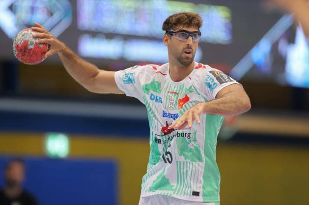 07.08.2026, xtgx, Handball Turnier, EHV Aue - SC Magdeburg emspor, v.l. Antonio Serradilla Cuenca (Magdeburg, 15) Lößnitz *** August 7, 2026, xtgx, Handball Tournament, EHV Aue vs. SC Magdeburg emspor, from left: Antonio Serradilla, Cuenca, Magdeburg, 15 Lößnitz