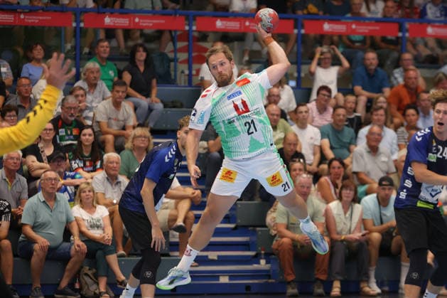 07.08.2026, xtgx, Handball Turnier, EHV Aue - SC Magdeburg emspor, v.l. Albin Lagergren (Magdeburg, 21) wirft Tor, Torschuetze, erzielt Tor, Treffer, scores the goal Lößnitz *** August 7, 2026, xtgx, Handball Tournament, EHV Aue vs. SC Magdeburg emspor, from left: Albin Lagergren (Magdeburg), 21 takes a shot, goal scorer, scores a goal, Lößnitz