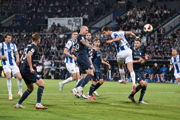 Philipp Hofmann (VfL Bochum), li., scheitert mit diesem Kopfball, rechts Linus Gechter (Hertha BSC) 07.08.2026, Fussball 2. Bundesliga, Saison 2026 2027, 1. Spieltag, VfL Bochum - Hertha BSC 0:1 DFL regulations prohibit any use of photographs as image sequences and or quasi-video Bochum Vonovia Ruhrstadion Nordrhein Westfalen Deutschland *** Philipp Hofmann (VfL Bochum), left, misses with this header; on the right, Linus Gechter (Hertha BSC), July 7, 2026, Soccer, 2. Bundesliga, 2026–2027 season, Matchday 1, VfL Bochum vs. Hertha BSC 0–1. DFL regulations prohibit any use of photographs as image sequences and or quasi-video. Bochum, Vonovia Ruhrstadion, North Rhine-Westphalia, Germany Team2