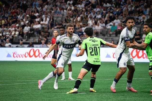 VANCOUVER, CANADA - AUGUST 7: Thomas Muller of Vancouver Whitecaps FC and Jan Carmona of FC Juarez get ready for a corner kick during the Leagues Cup group stage match between Vancouver Whitecaps FC and FC Juarez at BC Place Stadium on August 7, 2026 in Vancouver, British Columbia, Canada.  Copyright: xAmyxElle SPPx Sportspressphoto_SPR202270