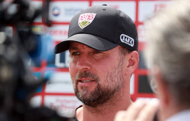 07.08.26 VfB Stuttgart Trainingslager Grassau Chiemsee 2026 Deutschland, Grassau, 07.08.2026, Fussball, Bundesliga, Saison 2026 2027, VfB Stuttgart, Trainingslager Grassau Chiemsee 2026: Sebastian Hoeneß (Trainer). *** August 7, 2026 VfB Stuttgart Training Camp in Grassau, Chiemsee, Germany, Grassau, August 7, 2026, Soccer, Bundesliga, 2026–2027 Season, VfB Stuttgart, Grassau Chiemsee Training Camp 2026, Sebastian Hoeneß, Head Coach