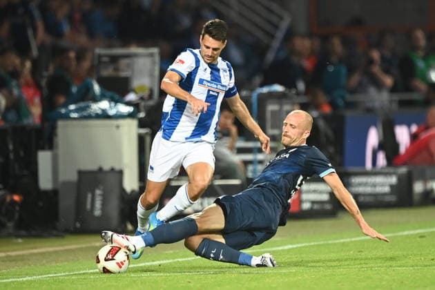 Philipp HOFMANN (BO) gegen Josip BREKALO (B) Aktion, Zweikampf, Fussball 2. Bundesliga, 1. Spieltag, VfL Bochum (BO) - Hertha BSC Berlin (B) am 07.08.2026 im Vonovia Ruhrstadion Bochum Deutschland. DFL regulations prohibit any use of photographs as image sequences and or quasi-video Â *** Philipp HOFMANN (BO) vs. Josip BREKALO (B) – Action, Tackle, Soccer, 2. Bundesliga, Matchday 1, VfL Bochum BO vs. Hertha BSC Berlin B on August 7, 2026, at the Vonovia Ruhrstadion in Bochum, Germany. DFL regulations prohibit any use of photographs as image sequences and or quasi-video.
