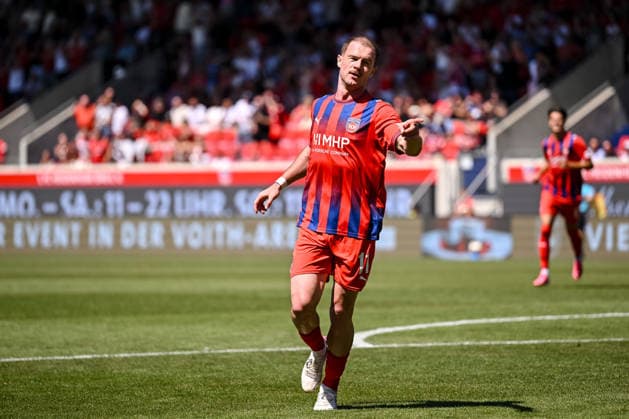 Budu Siwsiwadse (1. FC Heidenheim 1846) gestikuliert, gestik waehrend des spiels der 2. Bundesliga zwischen 1. FC Heidenheim und VfL Osnabrueck, Voith-Arena am 08. August 2026 in Heidenheim an der Brenz, Deutschland. (Foto von Harry Langer DeFodi Images) +++ Budu Siwsiwadse (1. FC Heidenheim 1846) gestures during the 2nd Bundesliga match between 1. FC Heidenheim and VfL Osnabrueck at Voith-Arena on August 8, 2026 in Heidenheim an der Brenz, Germany. (Photo by Harry Langer DeFodi Images) DFB DFL REGULATIONS PROHIBIT ANY USE OF PHOTOGRAPHS AS IMAGE SEQUENCES AND OR QUASI-VIDEO. (Photo by Harry Langer DeFodi Images) DFB DFL REGULATIONS PROHIBIT ANY USE OF PHOTOGRAPHS AS IMAGE SEQUENCES AND OR QUASI-VIDEO. - *** Budu Siwsiwadse of 1 FC Heidenheim 1846 gestures during the 2. Bundesliga match between 1 FC Heidenheim and VfL Osnabrück at the Voith Arena on August 8, 2026, in Heidenheim an der Brenz, Germany Photo by Harry Langer DeFodi Images Budu Siwsiwadse of 1 FC Heidenheim 1846 gestures during the 2nd Bundesliga match between 1 FC Heidenheim and VfL Osnabrück at the Voith Arena on August 8, 2026, in Heidenheim an der Brenz, Germany. Photo by Harry Langer, DeFodi Images. DFB and DFL regulations prohibit any use of photographs as image sequences and or quasi-video. Photo by Harry Langer, DeFodi Images. DFB and DFL regulations prohibit any use of photographs as imSEQUENCES AND OR QUASI-VIDEO