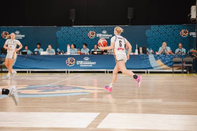 RECORD DATE NOT STATED Noemi Schonauer ( 6; Deutschland) läuft mit dem Basketball in Richtung Korb beim FIBA U18 Women s EuroBasket in Stockholm. Im Hintergrund ist eine weitere Spielerin Deutschlands zu sehen. Noemi Schonauer ( 6; Deutschland) mit Ball beim Fastbreak *** Noemi Schonauer 6 of Germany drives toward the basket with the ball during the FIBA U18 Women s EuroBasket in Stockholm. Another German player can be seen in the background. Noemi Schonauer 6 of Germany with the ball on a fast break Copyright: xJoelxKruehlerx