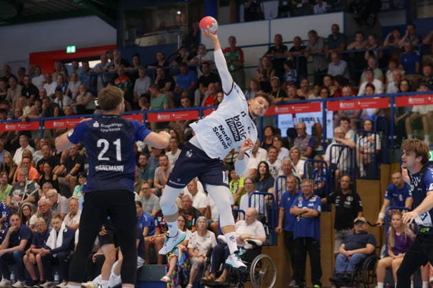 08.08.2026, xtgx, Handball Turnier, EHV Aue - SG Flensburg-Handewitt emspor, v.l. Marko Grgic (Flensburg, 17) wirft Tor, Torschuetze, erzielt Tor, Treffer, scores the goal Lößnitz *** August 8, 2026, xtgx, Handball Tournament, EHV Aue vs. SG Flensburg Handewitt emspor, from left: Marko Grgic (Flensburg), No. 17 takes a shot, goal scorer, scores a goal, Lößnitz