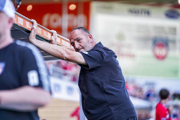 Deutschland: Fussball Saison 2026 2027 , 2. Bundesliga , 1. FC Heidenheim vs. VfL Osnabrück - Voith-Arena (Heidenheim) : Frank Schmidt (Trainer, 1. FC Heidenheim) Mimik, Gesichtsausdruck, Emotion Heidenheim Voith-Arena Deutschland *** Germany Soccer Season 2026–2027, 2. Bundesliga, 1. FC Heidenheim vs. VfL Osnabrück, Voith Arena, Heidenheim, Frank Schmidt (Coach), 1. FC Heidenheim: facial expressions, emotions, Heidenheim, Voith Arena, Germany Copyright: xBennetxLongx