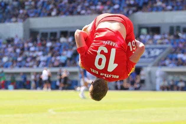 08.08.2026, xtvx, Fussball 2.Bundesliga, SV Darmstadt 98 - Holstein Kiel v.l. Goal scored, Tor zum 0:2 Phil Harres (Holstein Kiel) Torjubel, Goal celebration, celebrate the goal, celebrates scoring (DFL DFB REGULATIONS PROHIBIT ANY USE OF PHOTOGRAPHS as IMAGE SEQUENCES and or QUASI-VIDEO) Darmstadt *** August 8, 2026, xtvx, Soccer 2. Bundesliga, SV Darmstadt 98 vs. Holstein Kiel – Goal scored, goal making it 0–2 by Phil Harres, Holstein Kiel goal celebration, Goal celebration, celebrating the goal, celebrating the score. DFL and DFB regulations prohibit any use of photographs as image sequences and or quasi-video. Darmstadt