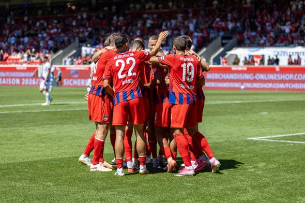 Tor Torjubel Jubel Freude Emotionen Mimik Gestik 3:2 Oualid Mhamdi (1.FC Heidenheim, 22) Marvin Pieringer (1.FC Heidenheim, 18) Marcel Costly (1.FC Heidenheim, 24) Patrick Mainka (1.FC Heidenheim, 06) Mathias Honsak (1.FC Heidenheim, 17), GER, 1.FC Heidenheim vs. VfL Osnabrueck, Fussball, 2. Bundesliga, 01. Spieltag, Spielzeit 2026 2027, 08.08.2026, DFL DFB REGULATIONS PROHIBIT ANY USE OF PHOTOGRAPHS AS IMAGE SEQUENCES AND OR QUASI-VIDEO, GER, 1.FC Heidenheim vs. VfL Osnabrueck, Fussball, 2. Bundesliga, 01. Spieltag, Spielzeit 2026 2027, 08.08.2026 Heidenheim *** Goal Goal celebration Cheering Joy Emotions Facial expressions Gestures 3 2 Oualid Mhamdi 1 FC Heidenheim, 22 Marvin Pieringer 1 FC Heidenheim, 18 Marcel Costly 1 FC Heidenheim, 24 Patrick Mainka 1 FC Heidenheim, 06 Mathias Honsak 1 FC Heidenheim, 17, GER, 1 FC Heidenheim vs. VfL Osnabrück, Soccer, 2. Bundesliga, Matchday 01, 2026–2027 season, August 8, 2026, DFL and DFB regulations prohibit any use of photographs as image sequences and or quasi-video, GER, 1 FC Heidenheim vs. VfL Osnabrück, Soccer, 2. Bundesliga, Matchday 1, 2026–2027 Season, August 8, 2026, Heidenheim Copyright: xEibner-Pressefoto JanixPlessx EP_JPL