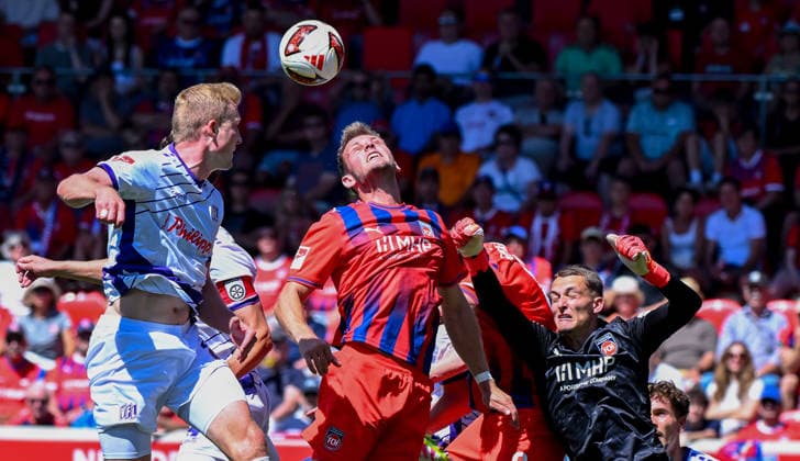 08.08.2026, xemx, Fussball 2.Bundesliga, 1.FC Heidenheim - VfL Osnabrück v.l. Niklas Wiemann (VfL Osnabrück), Tim Siersleben (1.FC Heidenheim), Patrick Mainka (1.FC Heidenheim), Frank Feller (1.FC Heidenheim) Zweikampf, Aktion, action, battle for the ball (DFL DFB REGULATIONS PROHIBIT ANY USE OF PHOTOGRAPHS as IMAGE SEQUENCES and or QUASI-VIDEO) Heidenheim *** August 8, 2026, xemx, Soccer 2. Bundesliga, 1 FC Heidenheim vs. VfL Osnabrück: Niklas Wiemann (VfL Osnabrück), Tim Siersleben (1 FC Heidenheim), Patrick Mainka 1 FC Heidenheim, Frank Feller 1 FC Heidenheim, tackle, action, battle for the ball. DFL and DFB regulations prohibit any use of photographs as image sequences and or quasi-video. Heidenheim