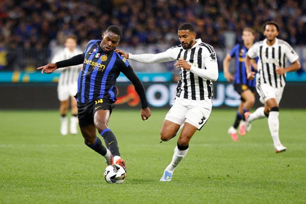 SOCCER JUVENTUS INTER, Challenge between Inters Ange-Yoan Bonny 14 and Juventus Gleson Bremer Silva Nascimento 3 during the soccer exhibition match between Juventus and Inter Milan at Optus Stadium in Perth, Saturday, August, 8, 2026. ( NO ARCHIVING PERTH WESTERN AUSTRALIA AUSTRALIA  Copyright: xINGOxBURKHARDTx 20260808118557976641
