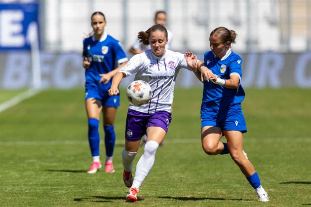 2. Frauen-Bundesliga: FC Carl Zeiss Jena vs. SGS Essen; Jena; 08.08.2026 Lisa Gora ( 8; FC Carl Zeiss Jena) gegen JoÃ«lle Tabea Steiner ( 3; SGS Essen) 2. Frauen-Bundesliga: FC Carl Zeiss Jena vs. SGS Essen; ad hoc arena im Ernst-Abbe-Sportfeld; 08.08.2026 *** Women s Bundesliga Match: FC Carl Zeiss Jena vs. SGS Essen, Jena, August 8, 2026, Lisa Gora 8, FC Carl Zeiss Jena vs. JoÃ«lle Tabea Steiner 3 SGS Essen 2 Women s Bundesliga FC Carl Zeiss Jena vs. SGS Essen at the ad hoc arena at Ernst Abbe Sportfeld August 8, 2026 Copyright: xBEAUTIFULxSPORTS Duehringx