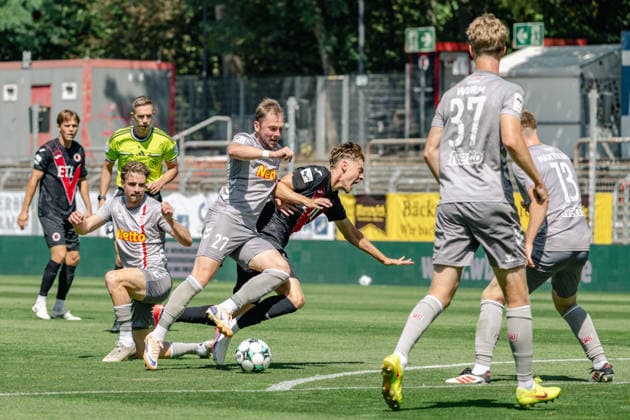 Zweikampf zwischen Lucas Hermes (SSV Jahn Regensburg, 27) und Niklas Swider (Viktoria Koeln, 20). FC Viktoria Koeln vs. SSV Jahn Regensburg, Fussball, 3. Liga, 01. Spieltag, Saison 2026 2027, 08.08.2026 DFL DFB Regulations prohibit any use of Photographs as image sequences and or Quasivideo FC Viktoria Koeln vs. SSV Jahn Regensburg, Fussball, 3. Liga, 01. Spieltag, Saison 2026 2027, 08.08.2026 Koeln *** Tackle between Lucas Hermes of SSV Jahn Regensburg, 27, and Niklas Swider of Viktoria Cologne, 20; FC Viktoria Cologne vs. SSV Jahn Regensburg, Soccer, 3. Liga, Matchday 1, 2026–2027 Season, August 8, 2026 DFL DFB regulations prohibit any use of photographs as image sequences and or quasi-video FC Viktoria Cologne vs. SSV Jahn Regensburg, soccer, 3rd Division, Matchday 1, 2026–2027 season, August 8, 2026, Cologne Copyright: xEibner-Pressefoto ThomasxHaeslerx EP_THR