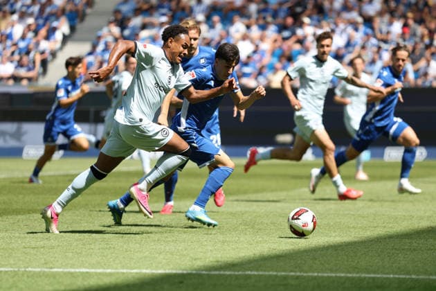 v. li. im Zweikampf, Monju Momuluh (Arminia Bielefeld, 14),Deniz Ofli (SC Karlsruhe , 3) GER, SC Karlsruhe - DSC Arminia Bielefeld Fussball 1.Spieltag Spielzeit 2026 2027 2.Bundesliga 08.08.2026 (DFL DFB REGULATIONS PROHIBIT ANY USE OF PHOTOGRAPHS as IMAGE SEQUENCES and or QUASI-VIDEO). GER SC Karlsruhe - DSC Arminia Bielefeld Fussball 1.Spieltag Spielzeit 2026 2027 08.08.2026 *** v li in a one-on-one duel, Monju Momuluh (Arminia Bielefeld), 14, Deniz Ofli (SC Karlsruhe), 3 GER, SC Karlsruhe vs. DSC Arminia Bielefeld, Soccer, Matchday 1, 2026–2027 Season, 2. Bundesliga, August 8, 2026. DFL and DFB regulations prohibit any use of photographs as image sequences and or quasi-VVIDEO GER SC Karlsruhe vs. DSC Arminia Bielefeld Soccer Matchday 1, 2026–2027 Season, August 8, 2026 Copyright: xEibner-Pressefoto JoergxHirschx EP_JHH
