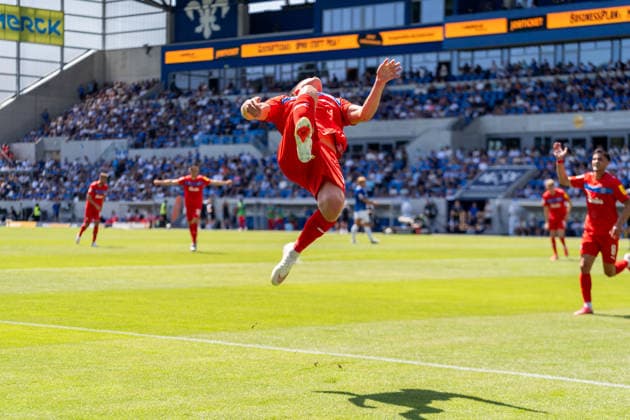 Jubel zum Tor zum 0:2 durch Phil Harres (Holstein Kiel, 19), GER, SV Darmstadt 98 vs. Holstein Kiel, Fussball, 2. Bundesliga, 1. Spieltag, Saison 2026 2027, 08.08.2026, DFL REGULATIONS PROHIBIT ANY USE OF PHOTOGRAPHS AS IMAGE SEQUENCES AND OR QUASI-VIDEO, GER, SV Darmstadt 98 vs. Holstein Kiel, Fussball, 2. Bundesliga, 1. Spieltag, Saison 2026 2027, 08.08.2026 Darmstadt *** Celebration following Phil Harres goal to make it 0–2 for Holstein Kiel, 19, GER, SV Darmstadt 98 vs. Holstein Kiel, Soccer, 2. Bundesliga, Matchday 1, 2026–2027 Season, August 8, 2026, DFL regulations prohibit any use of photographs as image sequences and or quasi-video, GER, SV Darmstadt 98 vs. Holstein Kiel, soccer, 2. Bundesliga, Matchday 1, 2026–2027 season, August 8, 2026, Darmstadt Copyright: xEibner-Pressefoto J-NxGroemlingx EP_JGG