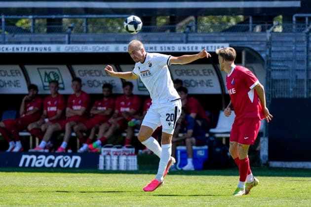 v.li.: Phil Halbauer (SVS, 20), Tim Kircher (Steinbach, 19), Zweikampf, Spielszene, Duell, duel, tackle, tackling, Dynamik, Action, Aktion, 08.08.2026, Sandhausen (Deutschland), Fussball, Regionalliga Südwest, SV Sandhausen - TSV Steinbach Haiger *** v li Phil Halbauer SVS, 20, Tim Kircher Steinbach, 19, tackle, game scene, duel, tackle, tackling, dynamics, action, 08 08 2026, Sandhausen, Germany, soccer, Regionalliga Southwest, SV Sandhausen vs. TSV Steinbach Haiger xozx