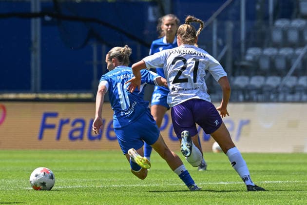 Fußball I Frauen I Saison 2026-2027 I Bundesliga I 2. Spieltag I FC Carl Zeiss Jena - SGS Essen I 08.08.2026 Zweikampf Emily Reske (10, FC Carl Zeiss Jena), Lia Henkelmann (21, SGS Essen) Jena Ernst-Abbe-Sportfeld, ad hoc Arena Thüringen Deutschland *** Soccer I Women s I 2026–2027 Season I Bundesliga I Matchday 2 I FC Carl Zeiss Jena vs. SGS Essen I August 8, 2026 Tackle by Emily Reske (No. 10), FC Carl Zeiss Jena, Lia Henkelmann 21, SGS Essen Jena Ernst Abbe Sportfeld, ad hoc Arena Thuringia, Germany Copyright: xLobeca InesxHähnelx