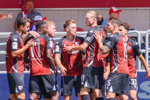 Jubel bei den Schanzern nach Tor Treffer durch Lars Lokotsch (FC Ingolstadt 04, Nr.13) mit Jonas Scholz (FC Ingolstadt 04, Nr.15), Davide-Danilo Sekulovic (FC Ingolstadt 04, Nr.33), Simon Lorenz (FC Ingolstadt 04, Nr.32) beim Spiel FC Ingolstadt 04 gegen Wuerzburger Kickers am 08.08.2026, DFB regulations prohibit any use of photographs as image sequences and or quasi-video. GER, Fussball, 3. Liga, Spieltag 1, FC Ingolstadt 04 gegen Wuerzburger Kickers, 08.08.2026, Audi Sportpark Ingolstadt *** Jubilation among the Schanzers after a goal by Lars Lokotsch of FC Ingolstadt 04, No. 13, alongside Jonas Scholz of FC Ingolstadt 04, No. 15, and Davide Danilo Sekulovic of FC Ingolstadt 04, No. 33, Simon Lorenz (FC Ingolstadt 04, No. 32) during the match between FC Ingolstadt 04 and Würzburger Kickers on August 8, 2026, DFB regulations prohibit any use of photographs as image sequences and or quasi-video. GER, Soccer, 3. Liga, Matchday 1, FC Ingolstadt 04 vs. Würzburger Kickers, August 8, 2026, Audi Sportpark Ingolstadt Copyright: xEibner-Pressefoto OliverxSTRISCHx EP-OSH