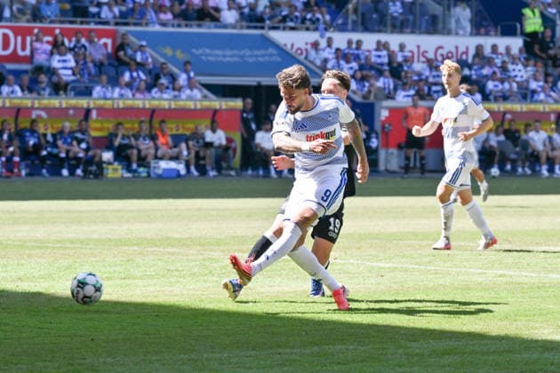 Lex Tyger Lobinger (MSV Duisburg) scheitert mit diesem Schuss nur knapp 08.08.2026, Fussball, 3. Liga, Saison 2026 27, 1. Spieltag, MSV Duisburg - SV Meppen DFB regulations prohibit any use of photographs as image sequences and or quasi-video Duisburg Schauinsland Reisen Arena Nordrhein Westfalen Deutschland *** Lex Tyger Lobinger of MSV Duisburg narrowly misses with this shot August 8, 2026, Soccer, 3rd Division, 2026–27 Season, Matchday 1, MSV Duisburg vs. SV Meppen. DFB regulations prohibit any use of photographs as image sequences and or quasi-video. Duisburg, Schauinsland Reisen Arena, North Rhine-Westphalia, Germany Team2