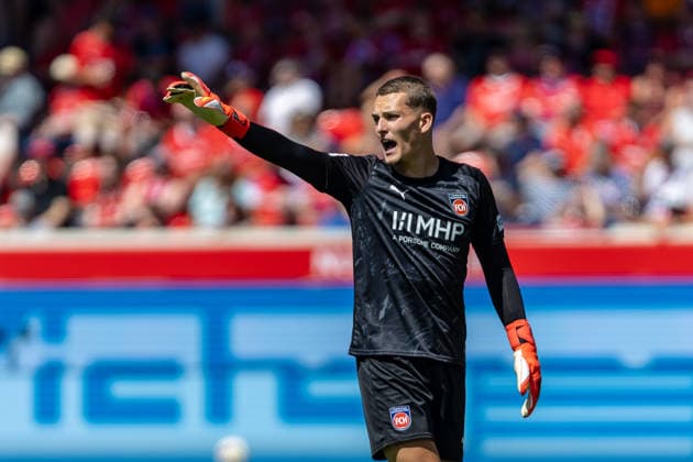 Freisteller Frank Feller (1.FC Heidenheim, 01) gibt lautstark Anweisungen, GER, 1.FC Heidenheim vs. VfL Osnabrueck, Fussball, 2. Bundesliga, 01. Spieltag, Spielzeit 2026 2027, 08.08.2026, DFL DFB REGULATIONS PROHIBIT ANY USE OF PHOTOGRAPHS AS IMAGE SEQUENCES AND OR QUASI-VIDEO, GER, 1.FC Heidenheim vs. VfL Osnabrueck, Fussball, 2. Bundesliga, 01. Spieltag, Spielzeit 2026 2027, 08.08.2026 Heidenheim *** Substitute Frank Feller of 1 FC Heidenheim, 01, shouts instructions, GER, 1 FC Heidenheim vs. VfL Osnabrück, Soccer, 2. Bundesliga, Matchday 01, 2026–2027 Season, August 8, 2026, DFL and DFB regulations prohibit any use of photographs as image sequences and or quasi-video, GER, 1 FC Heidenheim vs. VfL Osnabrück, Soccer, 2. Bundesliga, Matchday 1, 2026–2027 Season, August 8, 2026, Heidenheim Copyright: xEibner-Pressefoto JanixPlessx EP_JPL