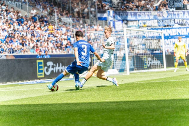 08.08.2026, xdaymx, Fussball 2.Bundesliga, Karlsruher SC - Arminia Bielefeld. vl. Ofli, Deniz (Karlsruhe) setzt sich gegen Schreck, Sam (Bielefeld) durch. (DFL DFB REGULATIONS PROHIBIT ANY USE OF PHOTOGRAPHS as IMAGE SEQUENCES and or QUASI-VIDEO) Karlsruhe *** August 8, 2026, xdaymx, Soccer 2. Bundesliga, Karlsruher SC vs. Arminia Bielefeld (Ofli), Deniz Karlsruhe prevails over Schreck and Sam Bielefeld DFL DFB REGULATIONS PROHIBIT ANY USE OF PHOTOGRAPHS AS IMAGE SEQUENCES AND OR QUASI-VIDEO Karlsruhe