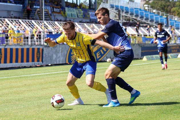 Deutschland: Regionalliga Nordost 2026 2027, 4. Spieltag, 1.FC Lok Leipzig - Hertha BSC II, Bruno-Plache-Stadion (Leipzig): Dorian Äaevis Cevis (1. FC Lokomotive Leipzig, 22) und Filip Brekalo (Hertha BSC II, 20) im Zweikampf *** Germany Regionalliga Northeast 2026–2027, Matchday 4, 1 FC Lok Leipzig vs. Hertha BSC II, Bruno Plache Stadium, Leipzig: Dorian Äaevis Cevis (1 FC Lokomotive Leipzig, 22) and Filip Brekalo (Hertha BSC II, 20) in a tackle Copyright: xx