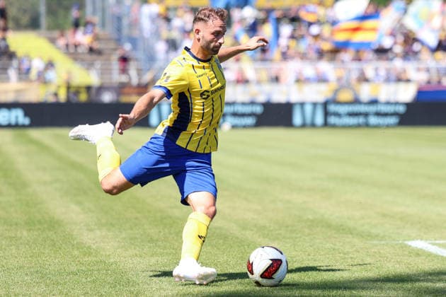 Deutschland: Regionalliga Nordost 2026 2027, 4. Spieltag, 1.FC Lok Leipzig - Hertha BSC II, Bruno-Plache-Stadion (Leipzig): Dorian Äaevis Cevis (1. FC Lokomotive Leipzig, 22) am Ball *** Germany Regional League Northeast 2026–2027, Matchday 4, 1 FC Lok Leipzig vs. Hertha BSC II, Bruno Plache Stadium, Leipzig; Dorian Äaevis Cevis, 1 FC Lokomotive Leipzig, 22 on the ball Copyright: xLucasxWalterx
