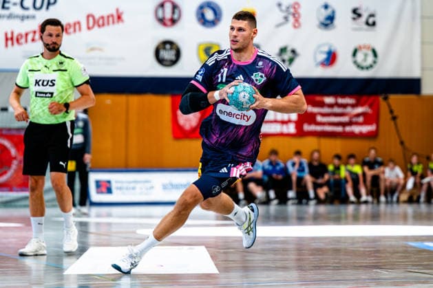 08.08.2026, xdobgx, Handball Heide-Cup 2026, TSV Hannover-Burgdorf - Provence Aix v.l. Sebastian Heymann (TSV Hannover-Burgdorf, 11) am Ball, plays the ball Schneverdingen *** August 8, 2026, xdobgx, 2026 Heide Cup Handball Tournament, TSV Hannover Burgdorf vs. Provence Aix, Sebastian Heymann (TSV Hannover Burgdorf), No. 11 on the ball, plays the ball in Schneverdingen
