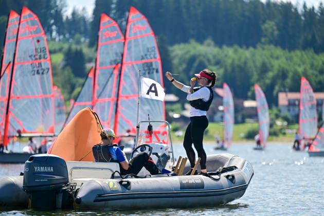 A judge measures the strength and consistency of the wind during the finals of the 29er class European Championship, EM, Europameisterschaft on Lipno Reservoir, on August 8, 2026, Cerna v Posumavi, Czech Republic. The races were affected by calm conditions. (CTKxPhoto VaclavxPancer) CTKPhotoP2026080803035  CTKPhotoP2026080803035