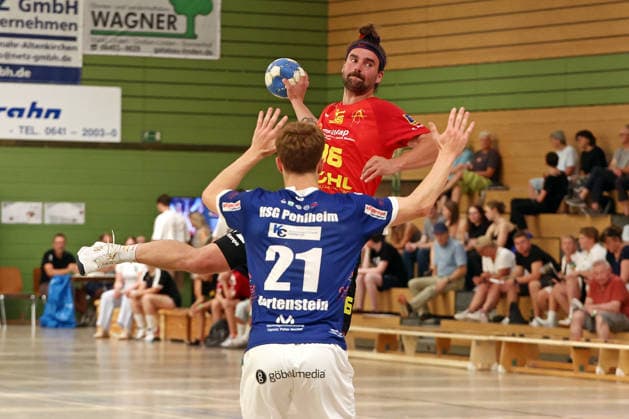 08.08.2026, xovx, Handball Lindencup, HSG Pohlheim - HSG Wettenberg v.l. Jonathan Martenstein (HSG Pohlheim), Jonas Müller (HSG Wettenberg) Linden Stadthalle Hessen Deutschland (DE) *** August 8, 2026, xovx, Lindencup Handball Tournament, HSG Pohlheim vs. HSG Wettenberg; from left: Jonathan Martenstein (HSG Pohlheim), Jonas Müller (HSG Wettenberg); Linden City Hall, Hesse, Germany, DE