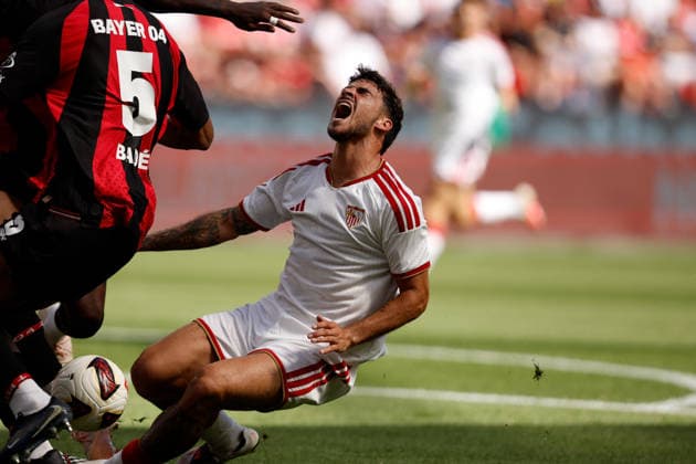 Fußball I Männer I Testspiel I Bayer 04 Leverkusen - FC Sevilla I 08.08.2026 Isaac (7, FC Sevilla) Foulspiel Leverkusen BayArena Niedersachsen Deutschland *** Soccer I Men I Friendly Match I Bayer 04 Leverkusen vs. FC Sevilla I August 8, 2026 Isaac 7, FC Sevilla Foul Leverkusen BayArena Lower Saxony Germany Copyright: xLobeca CedricxSiefkerx