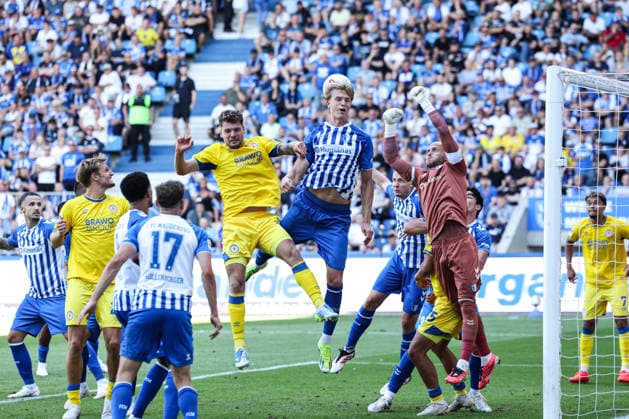 Luka Hyryläinen (1. FC Magdeburg,38) und Torwart Dominik Reimann (1. FC Magdeburg,1) gegen Kevin Ehlers (Eintracht Braunschweig,21) - 2. Fußball Bundesliga Saison 2026-2027 1. FC Magdeburg vs Eintracht Braunschweig in der Avnet Arena in Magdeburg - Aktion,Fußball,Mann,Männer,Deutschland,08.08.2026 *** Luka Hyryläinen (1 FC Magdeburg, 38) and goalkeeper Dominik Reimann (1 FC Magdeburg, 1) against Kevin Ehlers (Eintracht Braunschweig),21 2 German Bundesliga 2026–2027 season 1 FC Magdeburg vs. Eintracht Braunschweig at the Avnet Arena in Magdeburg Action, Soccer, Man, Men, Germany, August 8, 2026