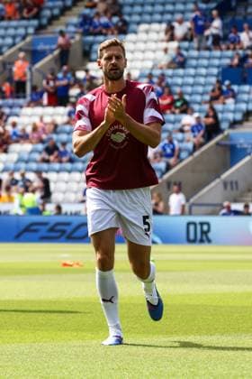Jon Guthrie of Northampton Town applauds the fans as he makes his way onto the pitch for warm up Leicester City v Northampton Town, EFL Carabao Cup, First Round, Football, King Power Stadium, Leicester, UK - 08 Aug 2026Leicester King Power Stadium United Kingdom EDITORIAL USE ONLY No use with unauthorised audio, video, data, fixture lists, club league logos or live services. Online in-match use limited to 120 images, no video emulation. No use in betting, games or single club league player publications.  Copyright: xMarkxKerton Shutterstockx 17051082ab