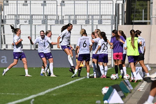 Fußball I Frauen I Saison 2026-2027 I Bundesliga I 2. Spieltag I FC Carl Zeiss Jena - SGS Essen I 08.08.2026 Torjubel SGS Essen nach dem Tor zum 2:1 aus Sicht der Gäste Jena Ernst-Abbe-Sportfeld, ad hoc Arena Thüringen Deutschland *** Soccer I Women s I 2026–2027 Season I Bundesliga I Matchday 2 I FC Carl Zeiss Jena vs. SGS Essen I August 8, 2026 SGS Essen celebrates after scoring the goal to make it 2–1, as seen from the visitors perspective Jena Ernst Abbe Sportfeld, ad hoc Arena Thuringia, Germany Copyright: xLobeca InesxHähnelx