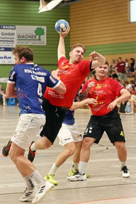 08.08.2026, xovx, Handball Lindencup, HSG Pohlheim - HSG Wettenberg v.l. Leon Friedl (HSG Pohlheim), Mirko Schulcz (HSG Wettenberg), Tim Anhäuser (HSG Wettenberg) Linden Stadthalle Hessen Deutschland (DE) *** August 8, 2026, xovx, Lindencup Handball Tournament, HSG Pohlheim vs. HSG Wettenberg: Leon Friedl (HSG Pohlheim), Mirko Schulcz (HSG Wettenberg), Tim Anhäuser (HSG Wettenberg), Linden City Hall, Hesse, Germany, DE