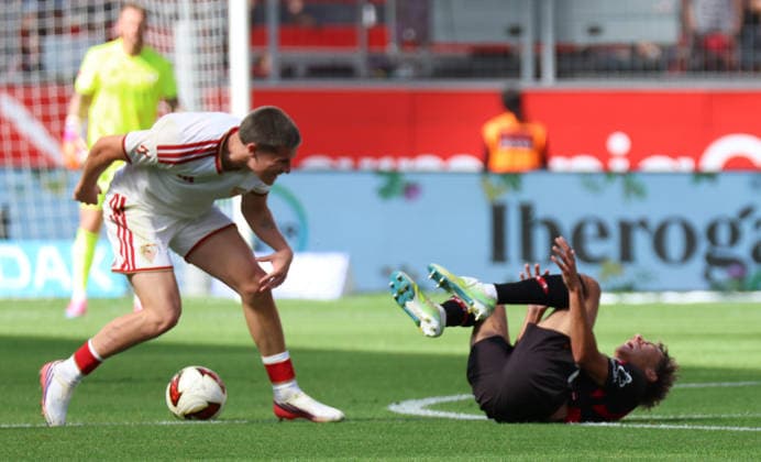 v.l. Joaquin Martinez Gauna (Sevilla FC, 36) foult Montrell Culbreath (Bayer Leverkusen, 42) GER, Bayer 04 Leverkusen vs. Sevilla FC, 1. Bundesliga , Saisoneroeffnungsspiel, Spielzeit 2026 2027, 08.08.2026 (DFL DFB REGULATIONS PROHIBIT ANY USE OF PHOTOGRAPHS as IMAGE SEQUENCES and or QUASI-VIDEO). GER, Bayer 04 Leverkusen vs. Sevilla FC, 1. Bundesliga , Saisoneroeffnungsspiel, Spielzeit 2026 2027, 08.08.2026 Leverkusen *** v l Joaquin Martinez Gauna, Sevilla FC, 36, fouls Montrell Culbreath, Bayer Leverkusen, 42, GER, Bayer 04 Leverkusen vs. Sevilla FC, Bundesliga 1, season opener, 2026–2027 season, August 8, 2026 DFL and DFB regulations prohibit any use of photographs as image sequences and or quasi-video GER, Bayer 04 Leverkusen vs. Sevilla FC, Bundesliga 1, season opener, 2026–2027 season, August 8, 2026, Leverkusen Copyright: xEibner-Pressefotox EP_TSR